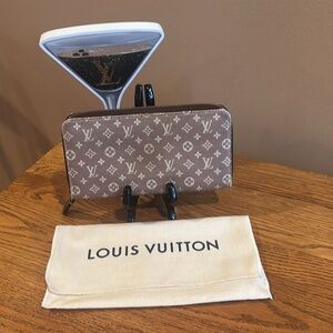 Louis Vuitton Authentic Monogram Denim Zippy Wallet